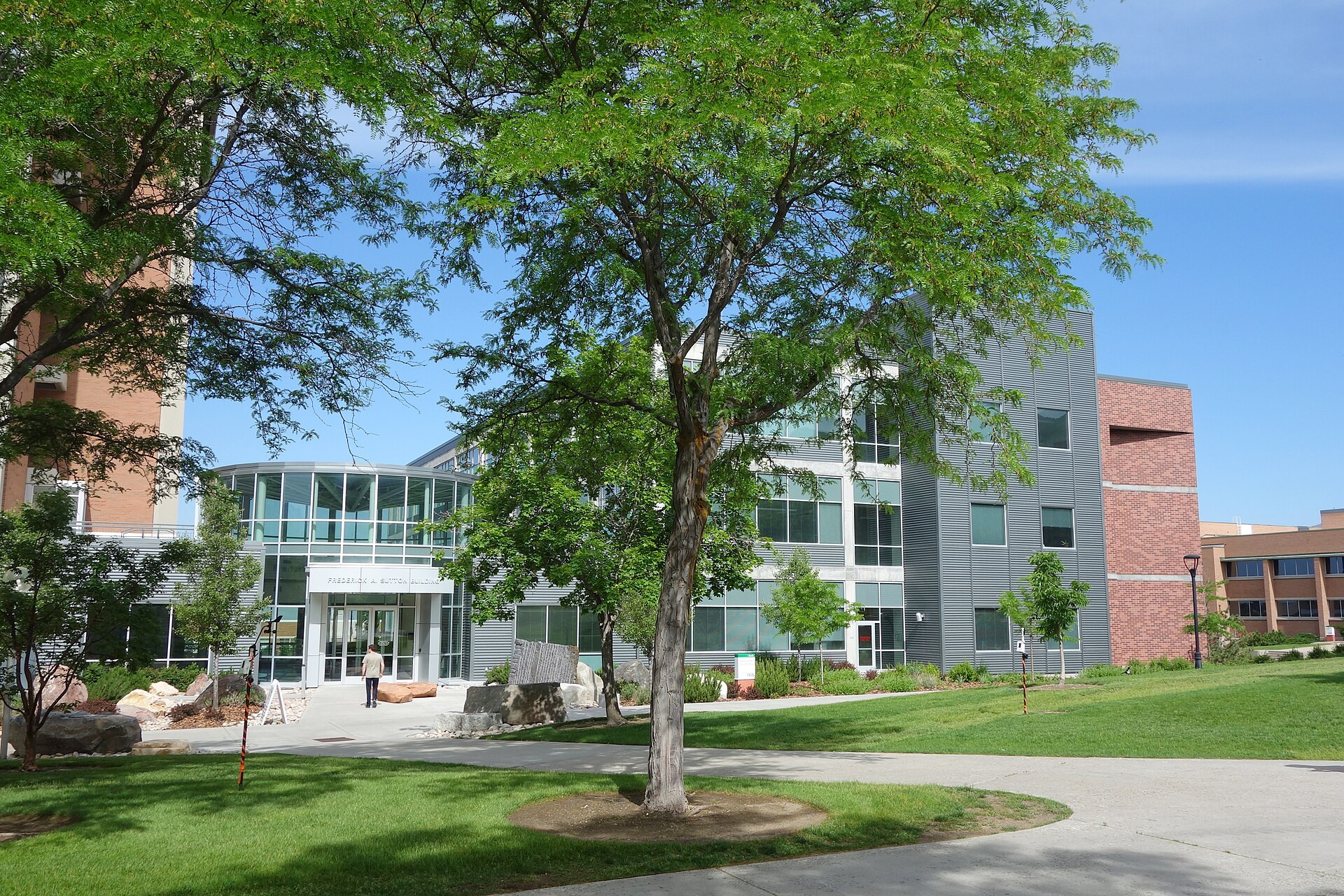 Frederick A. Sutton Building at the University of Utah, lawn and entrance.
